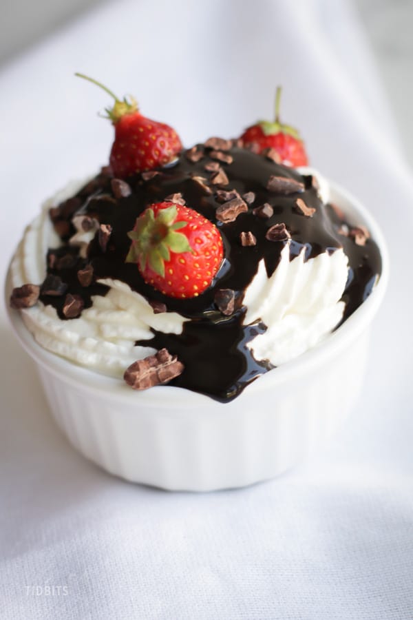 Pressure cooker skyr in a ramekin with chocolate and strawberries